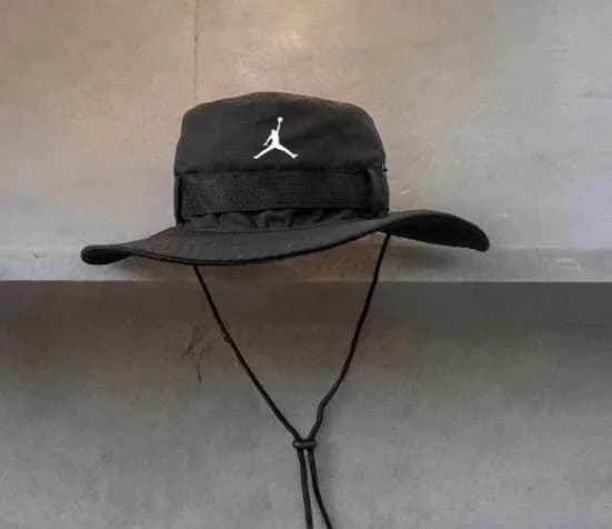 Safari negro jordan